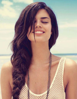 Sara Sampaio (Sara Sampaio) profile