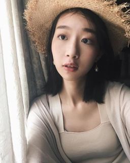 Is »ƒæ · ç · £ (Arielle Huang) profile